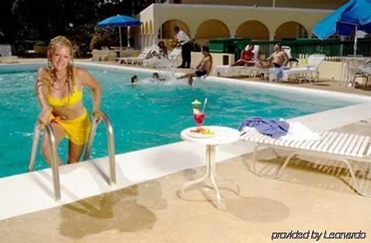 Cardiff Hotel And Spa Runaway Bay