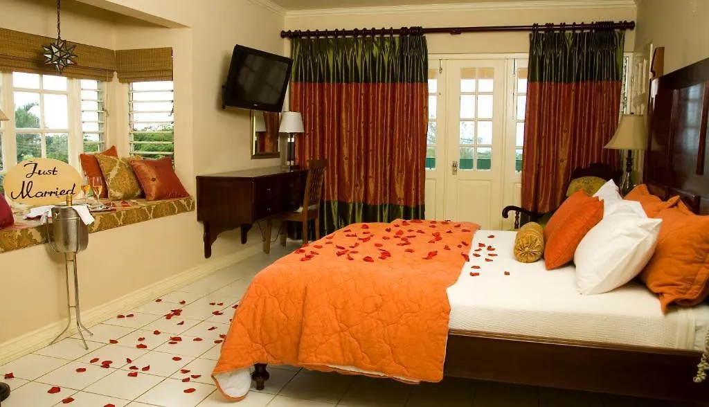 Cardiff Hotel And Spa Runaway Bay