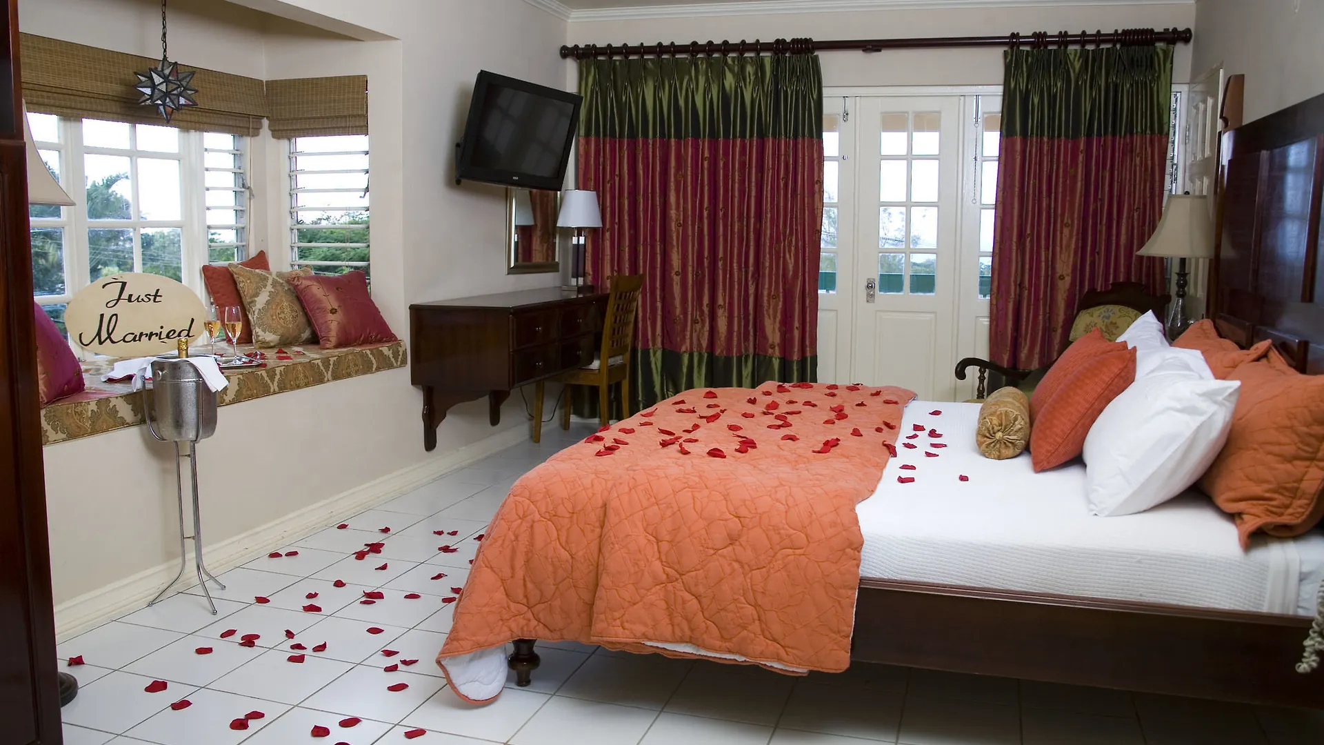 Cardiff Hotel And Spa Runaway Bay